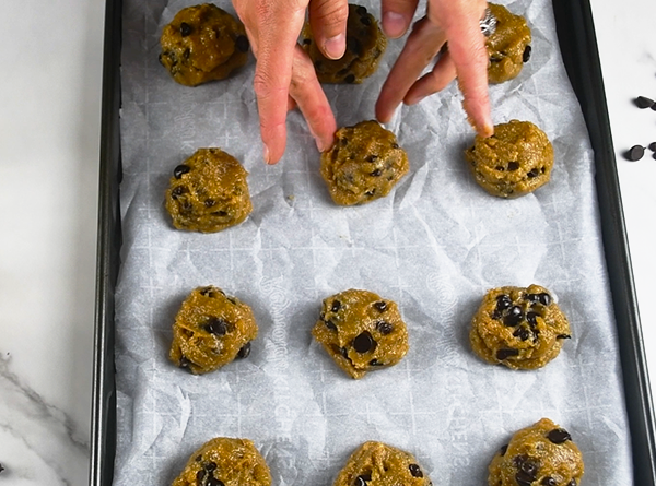 Tahini Chocolate Chip Cookies - Step 4